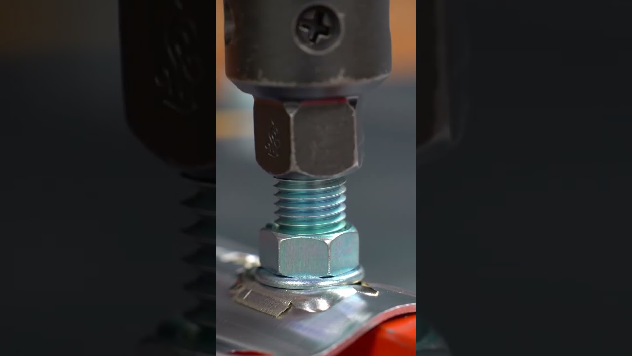 This tool creates threads out of thin air! 勞