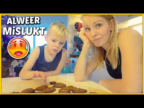 DEZE MAMA BAKT ER WEER EENS NiKS VAN! 🙈 (Kerst Lock Down) | Bellinga Vlog #1953