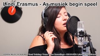 Lindi Erasmus singing "As musiek begin speel"