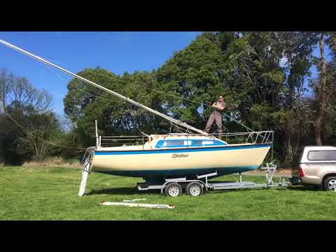 Mast raising trailer sailer
