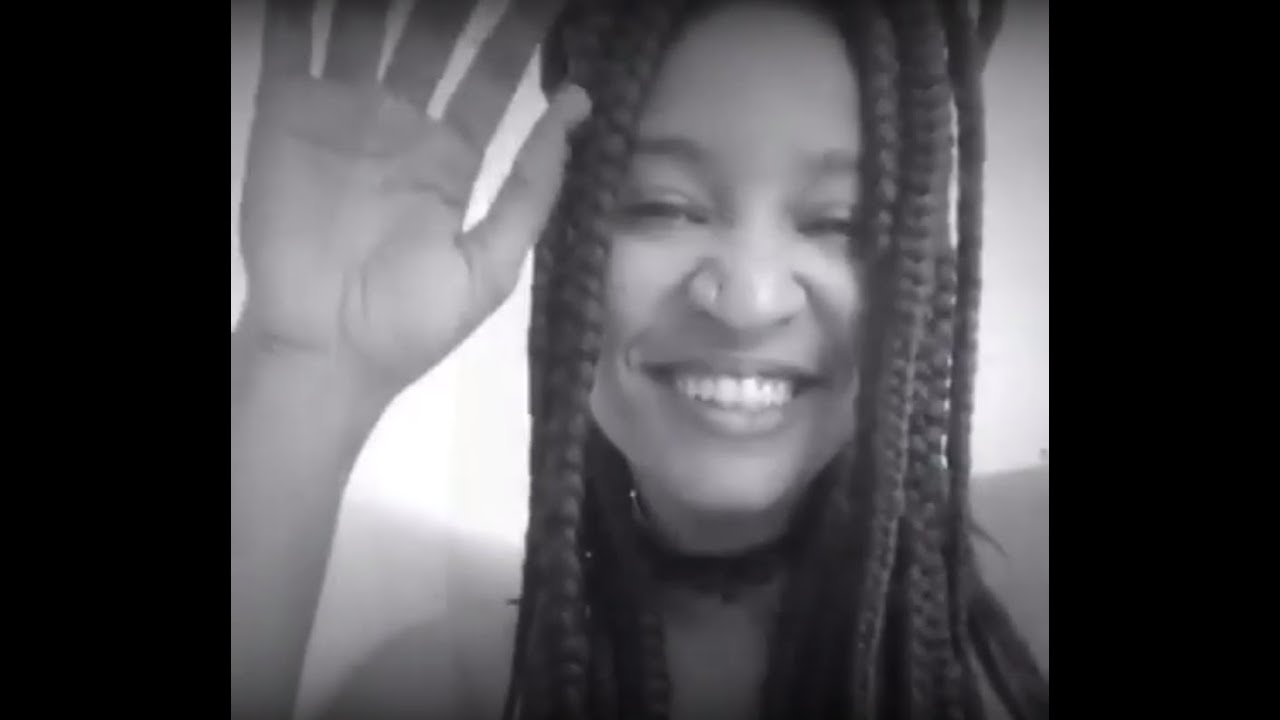 Récita de Larissa Luz, A Solidão É Um Luxo (2017)