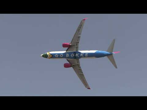 SAAFAIR 737  & Silver Falcons in a beautiful display AAD Waterkloof Airbase 2022