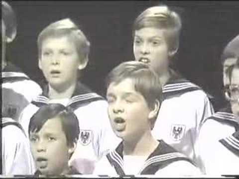 "O Tannenbaum" Vienna Boys Choir - Wiener Sängerknaben