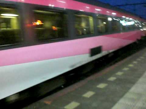 NS Hi Speed trein vertrekt vanuit Roosendaal