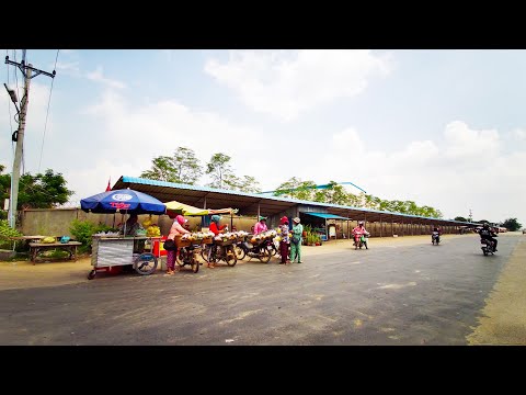 Lunch Break Foods For Garment Factory Workers - Sellers Prepare Their Food For Sales
