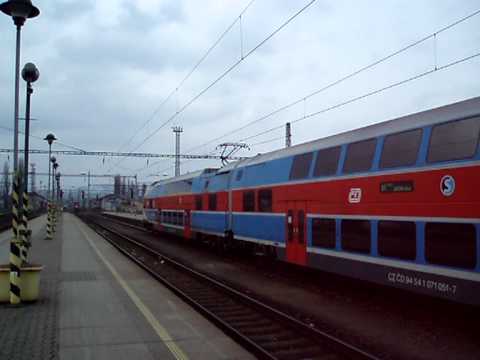 Ešus 471.051 přijiždí do Děčína Hlavního nádraží