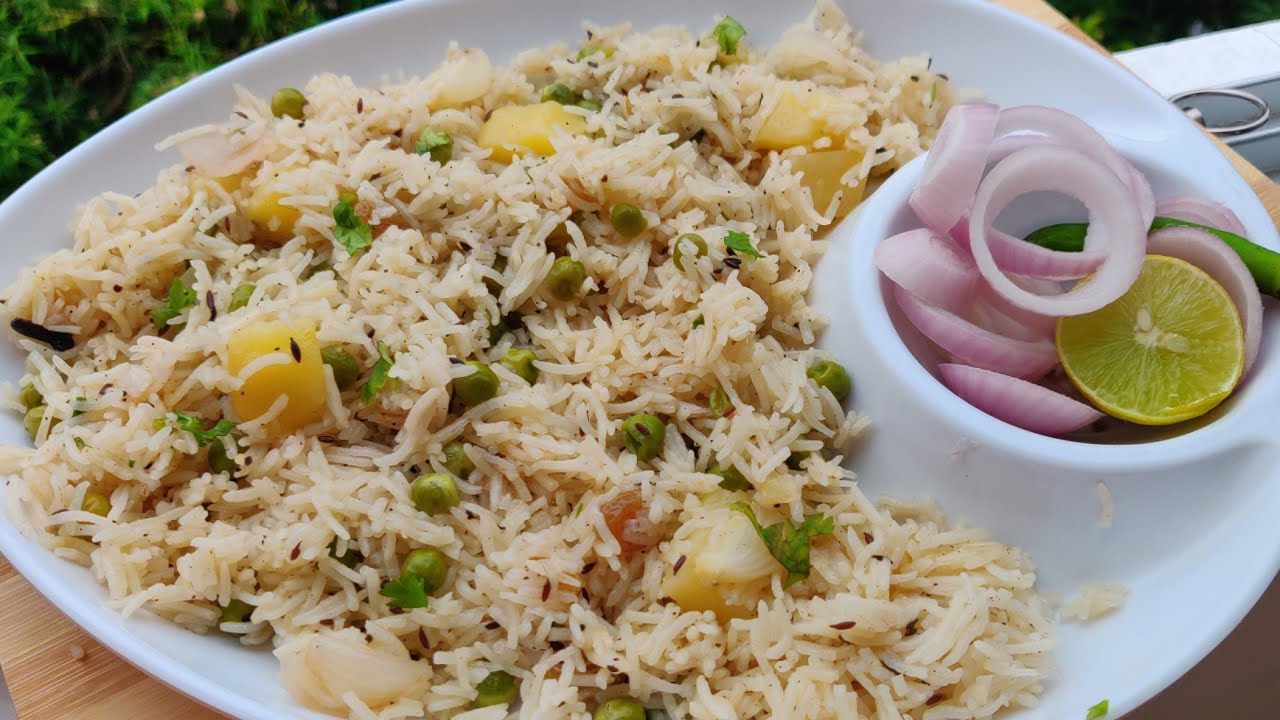 नमकीन चावल तो हजारों बार खाए होंगे एक बार इस तरह बना कर देखिए प्लेट भर भर खाएंगे Namkeen chawal