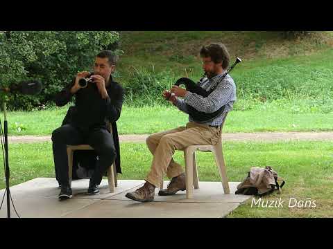 Mélodie du pays Aven avec Konogan An Habask (bombarde) et Fañch Guillou (biniou) à Gourin en 2022