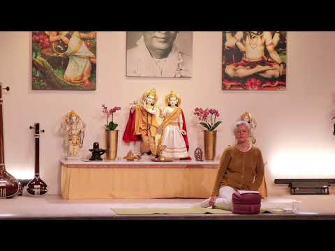 Yogatherapie zur Selbstreflektion mit Premajyoti - Yoga Vidya Ashram Live - 09:30 Uhr 26.01.2022