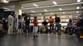 Ernst Reijseger en Groove Lélé zet Bibliotheek op zijn kop