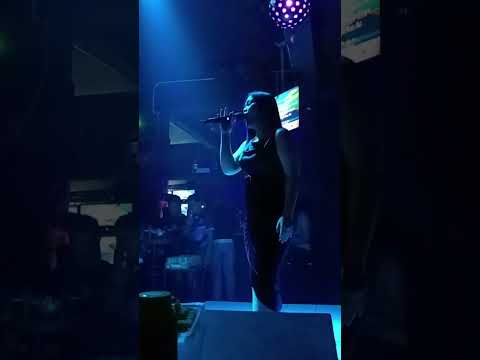 pegi lalu enda pulai live by phoebe chloe ft umpok..Queen Triple Bar