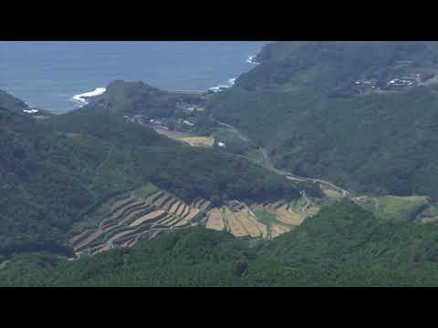 春日集落と安満岳（平戸市）