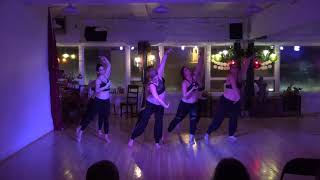 Lavish performing to I Can't Find Water by Hauschka