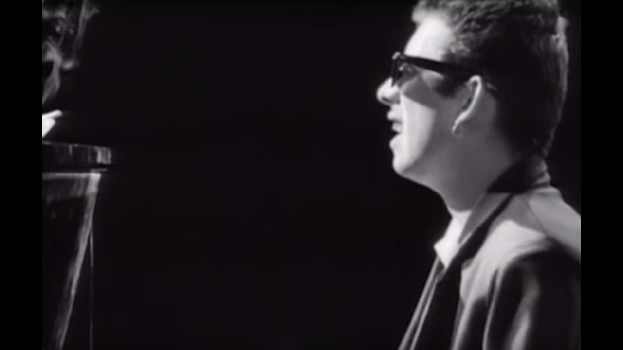 The Pogues - Fairytale Of New York (Official Video) - YouTube