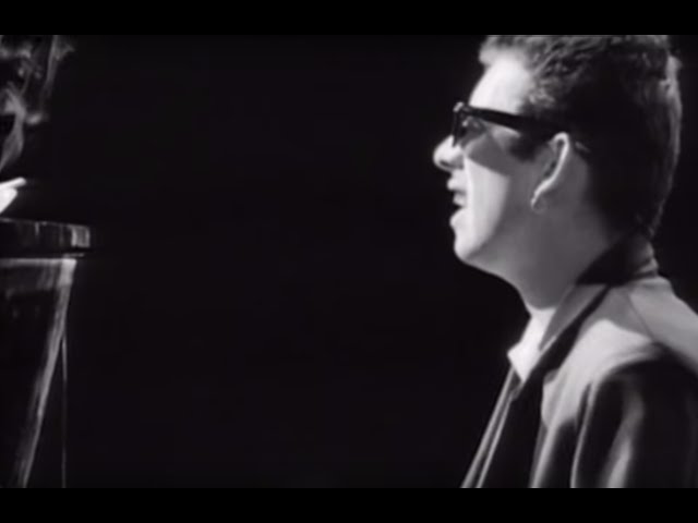 Fairytale Of New York (feat. Kirsty MacColl) - The Pogues