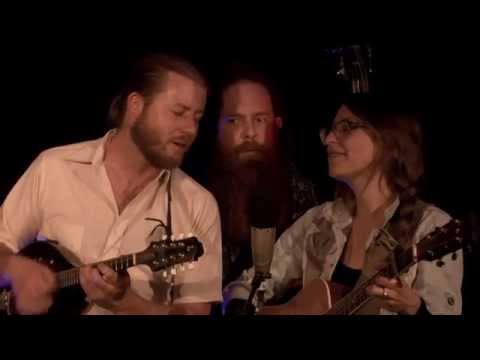 Trad Sessions: Lindsay Lou & The Flatbellys – My Side of the Mountain