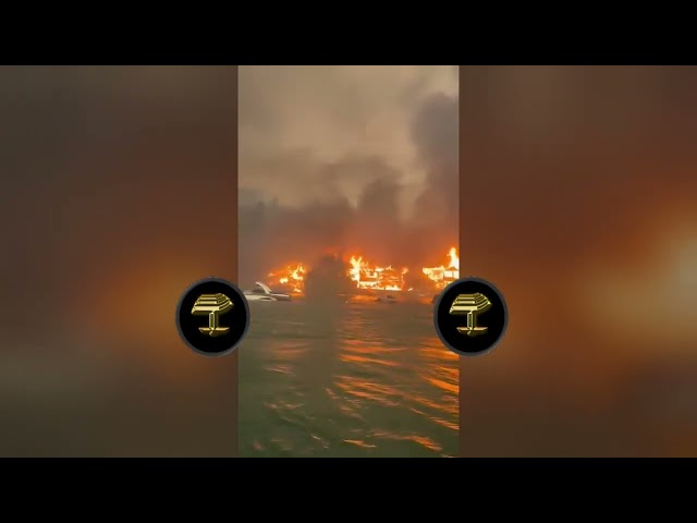 Fuego sobre el agua: espeluznante incendio arrasa con casas y cabañas a orillas de un lago