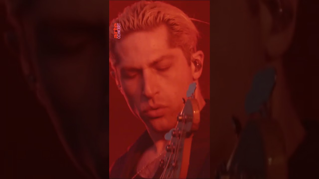 Miniature de la vidéo Queens of the Stone Age enflamme le cabaret vert avec leur stoner rock #qotsa #rock – ARTE Concert du film Queens of the Stone Age - Cabaret Vert 2025