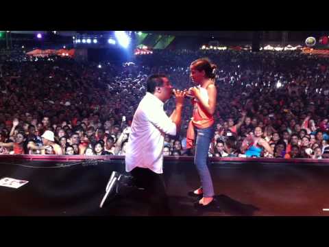 Bruno canta Me Olha nos Olhos para pequena fã