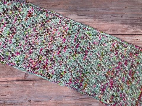 Knit a stole or scarf in a simple lace pattern. Beginner-friendly #josiestola