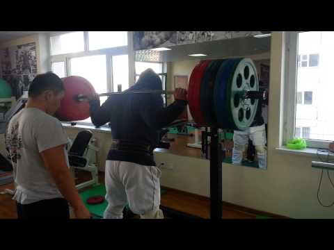 Mongolian Powerlifting: Aagii raw squat: 300kg