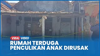 Download lagu Rumah Terduga Penculikan Anak di Cirebon Dirusak Warga mp3 Download lagu Rumah Terduga Penculikan Anak di Cirebon Dirusak Warga mp3