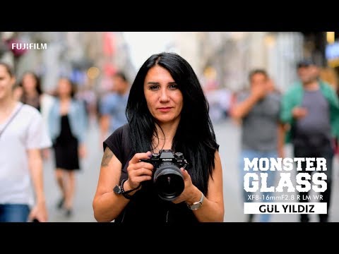 Gül Yıldız shoots streets with the XF8-16mmF2.8