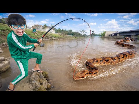 KAGET!!! ADA ULAR BESAR GIGAS DI KALI SAAT SEDANG MANCING!!! BOCIL PINGSAN...  😱 😱 😱