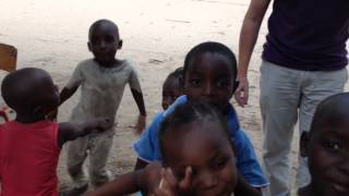 preview picture of video 'Dancing with children in Sofala district, Mozambique'
