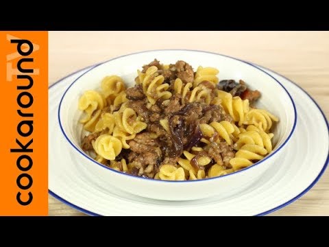 Fusilli con cipolle di Tropea e salsiccia