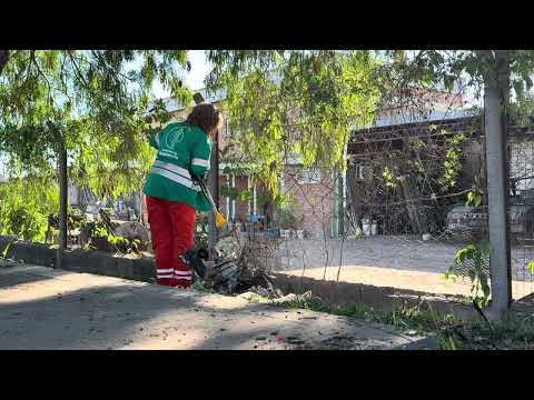 13.12.25 - Intenso trabajo de limpieza urbana ejecutó el municipio a lo largo de la avenida Sabin