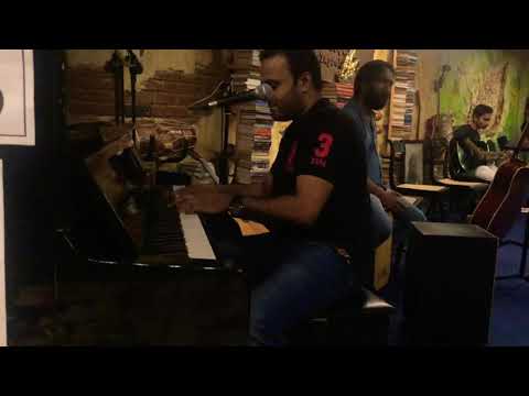 රිදෙන නොරිද්දෙන live @ Royal Taprobane