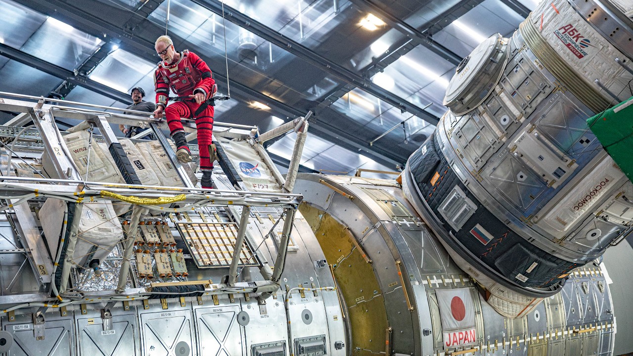 How Zero Gravity Spacewalks Are Filmed in Movies