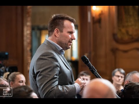 STRAATDOKTER OVER VERSLAVING | DE PUBLIEKE TRIBUNE | AFL. 4 HEBBEN WE NOG PLEK VOOR EEN LAAG IQ?