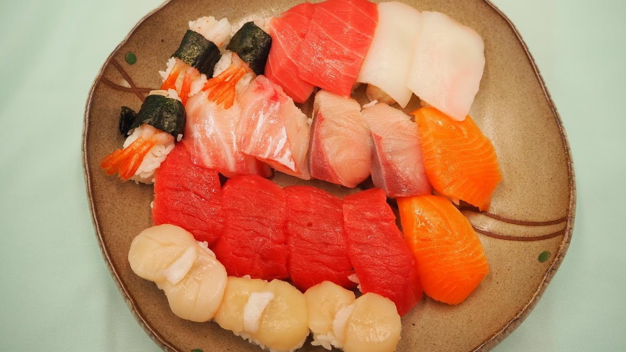 簡単クッキング！超旨寿司を味わう節約ワザ！寿司押し型と刺身で誰でも作れる！