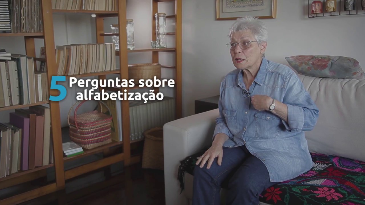 Leitura diária para a turma é estratégia potente para alfabetização, diz Telma Weisz