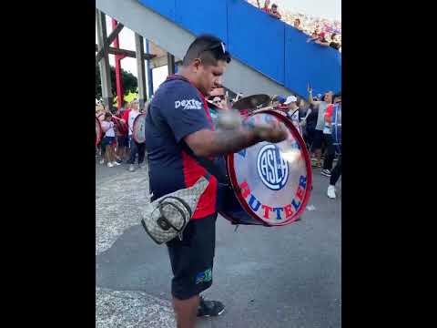 "AHÍ VIENE LA HINCHADA | LA GLORIOSA BUTTELER " Barra: La Gloriosa Butteler • Club: San Lorenzo