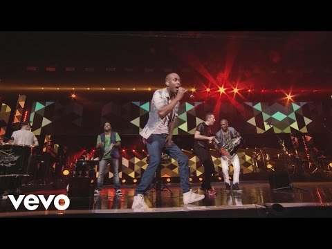 Turma do Pagode - Amando Você ((Mania do Brasil Ao Vivo) [Clipe Oficial])