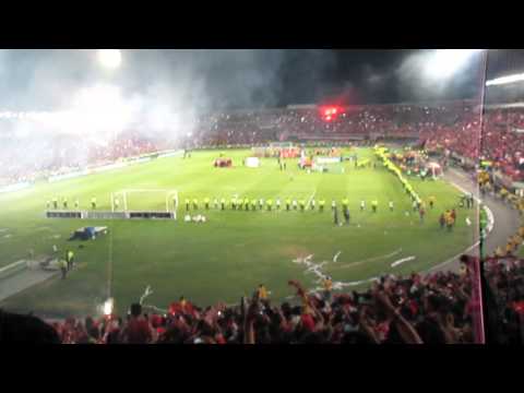 "Independiente Santa Fe Campeón Continental" Barra: La Guardia Albi Roja Sur • Club: Independiente Santa Fe
