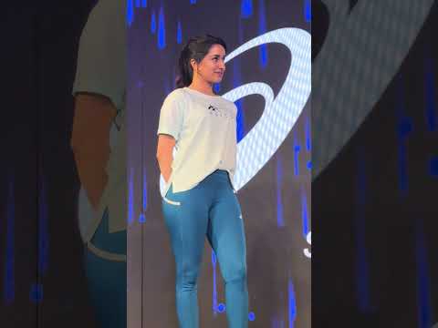 Shraddha Kapoor Unveils the New ASICS Skyhand OG Collection #shraddhakapoor