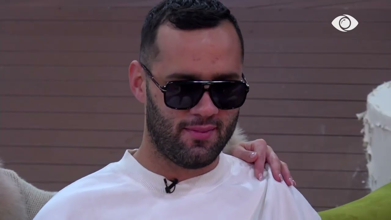 Kënga e Stanaldos në sfond, banori emocionohet