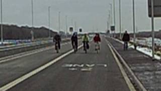 preview picture of video 'A Quality Cycle Facility in Leeds !!!! (Leeds Cycle Action Group)'