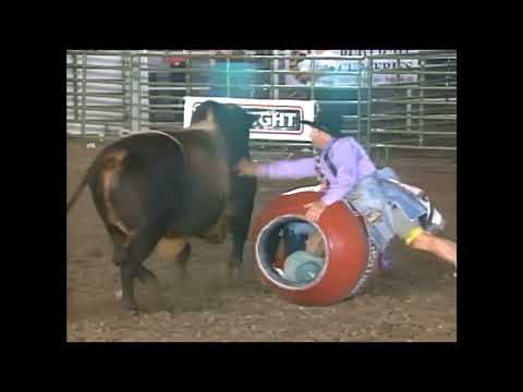 Daryl Mills vs Urban Cowboy - 94 PBR Paso Robles (78 pts)
