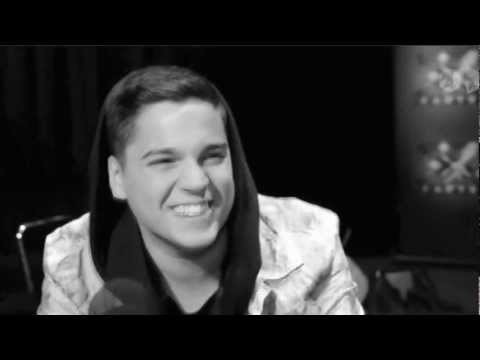 OSCAR ZIA // YOU MAKE ME SMILE(: