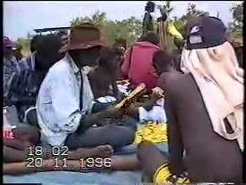 Ganalbingu & Liyagalawumirr manikay & didgeridoo accompaniment, Ramingining, 1996