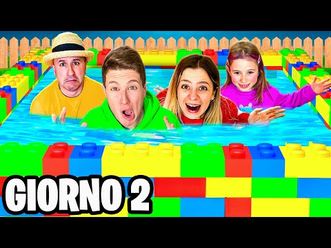 SOPRAVVIVO IN UNA PISCINA DI LEGO NELLA VITA REALE PER 24 ORE!!🧱