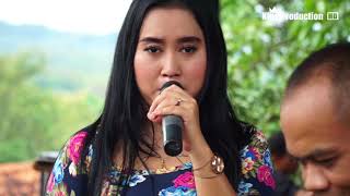 Download lagu Demi Cinta Silvi Erviany Arnika Jaya Live Desa Mal... mp3