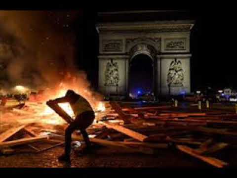 KRAVALLER I CENTRALA  PARIS -  STORT MISSNÖJE MED PRESIDENT MACRON POLITIK!!