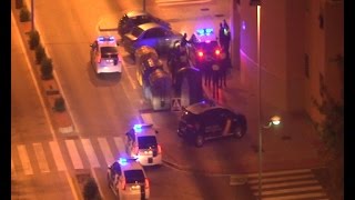 Actuación policial de madrugada en los pisos blancos de la Barriada de la Paz