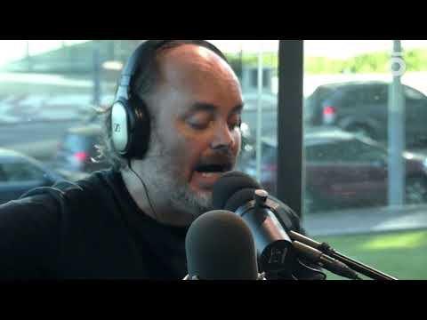 La Triple Nelson junto a The Horribles interpretando Hoy te vi de Eduardo Mateo